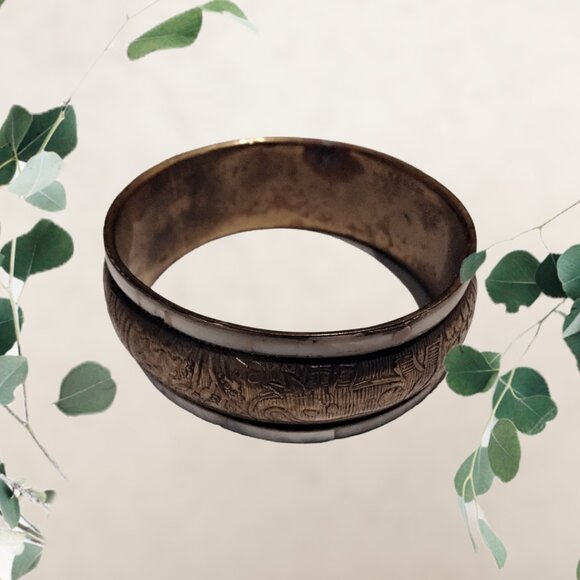 Bangle Bracelet - Brass & Mother of Pearl Inlay with Etched Elephants Trunk Up - Picture 2 of 9